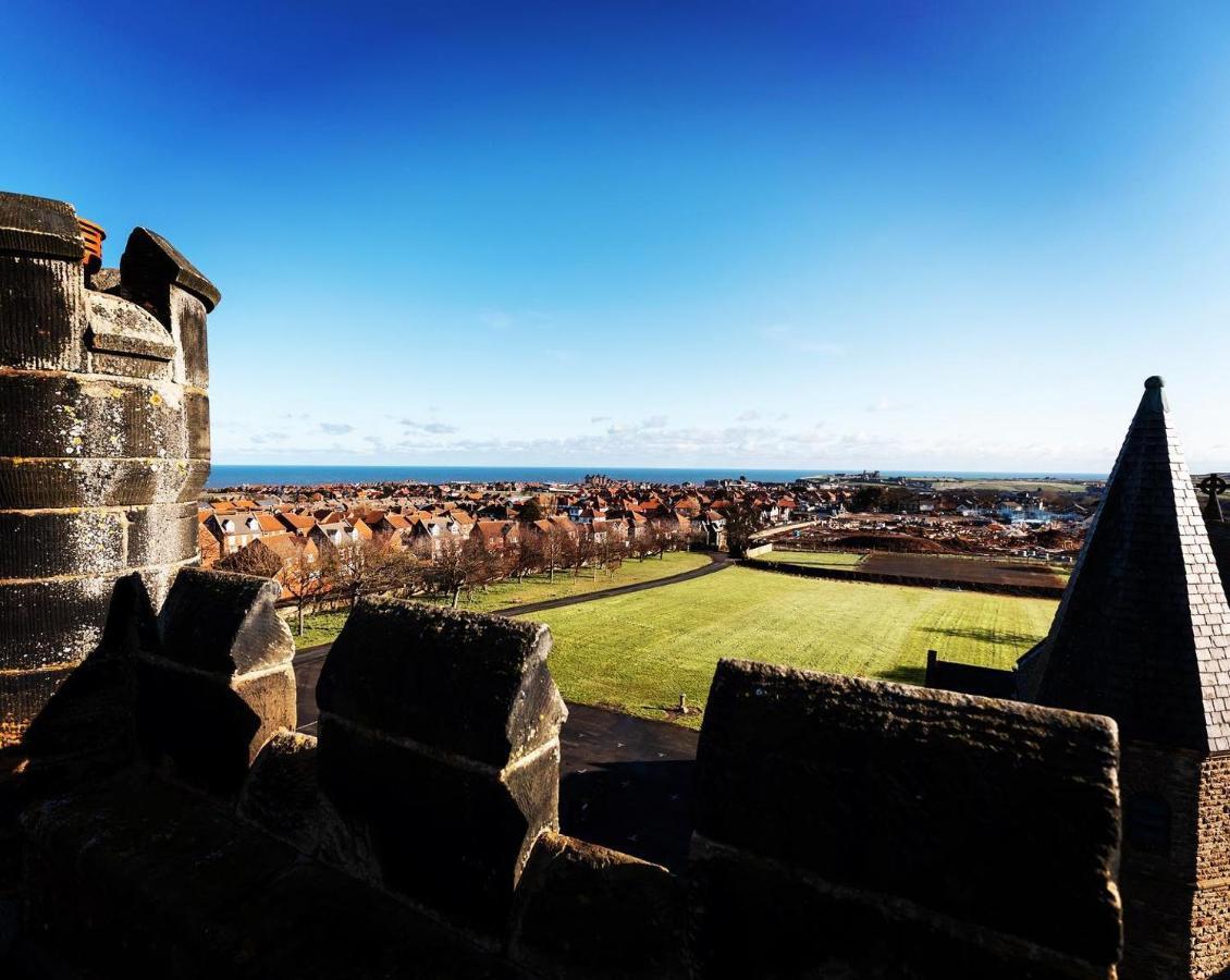 Hotel Sneaton Castle Whitby Exterior foto